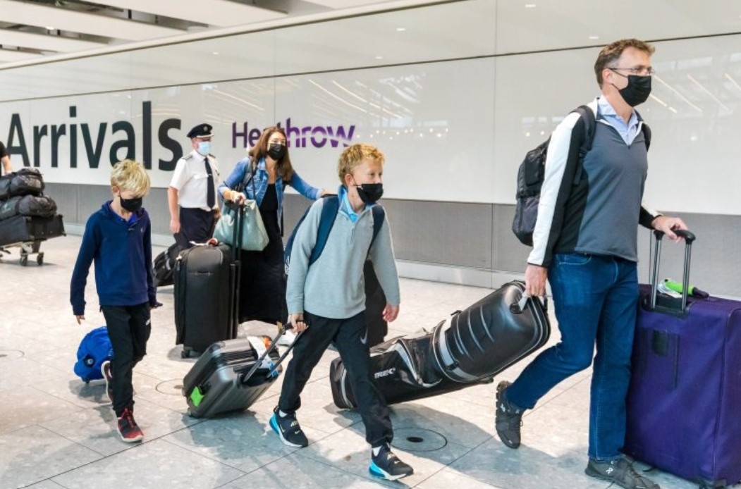 От днес пристигащите в Англия ще могат да си правят